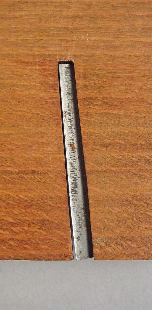 1995.0006.233 A-C, Rabbet plane, blade edge detail