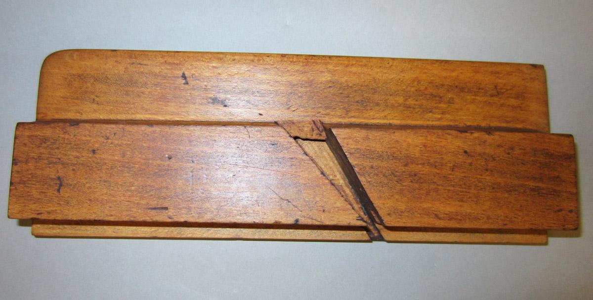 1995.0006.241 A Tongue plane, Stock 2