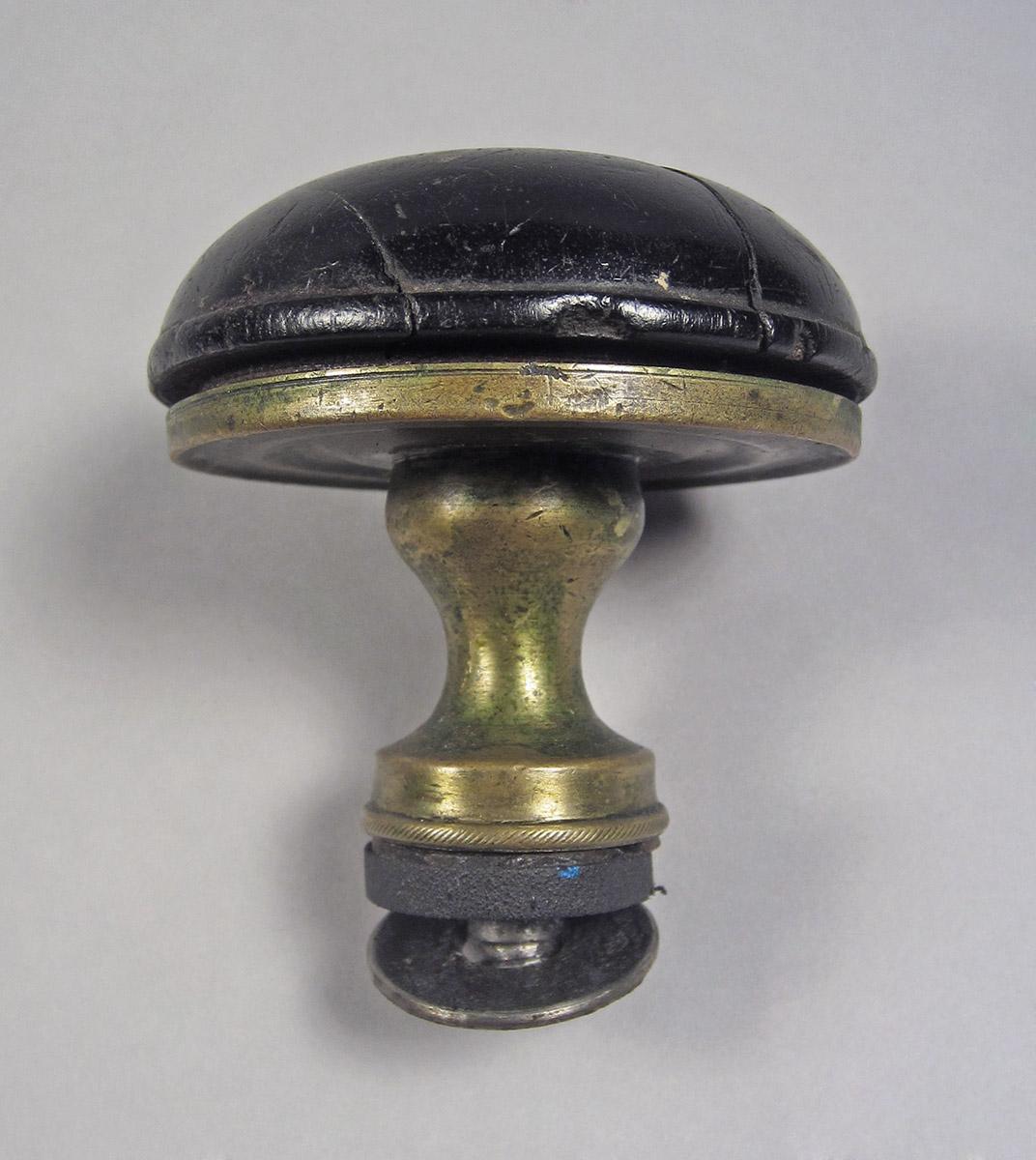 1995.0006.245 A, B, Brace, handle side