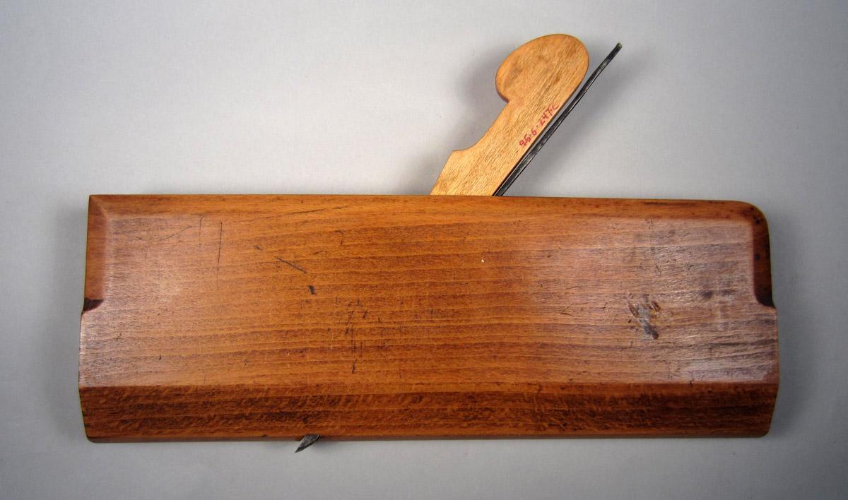 1995.0006.247 Round plane, Back