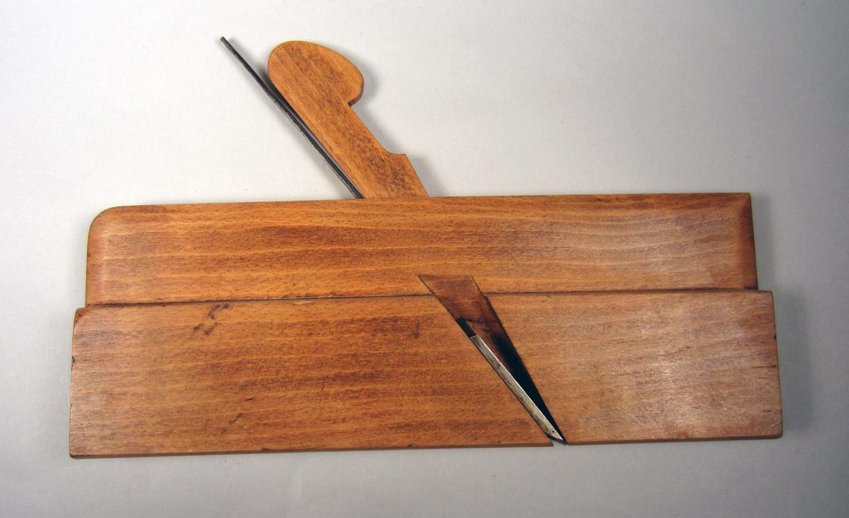 1995.0006.248 A-C Round plane, View 1