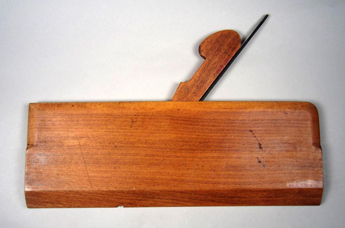1995.0006.251 A-C Round plane, Back