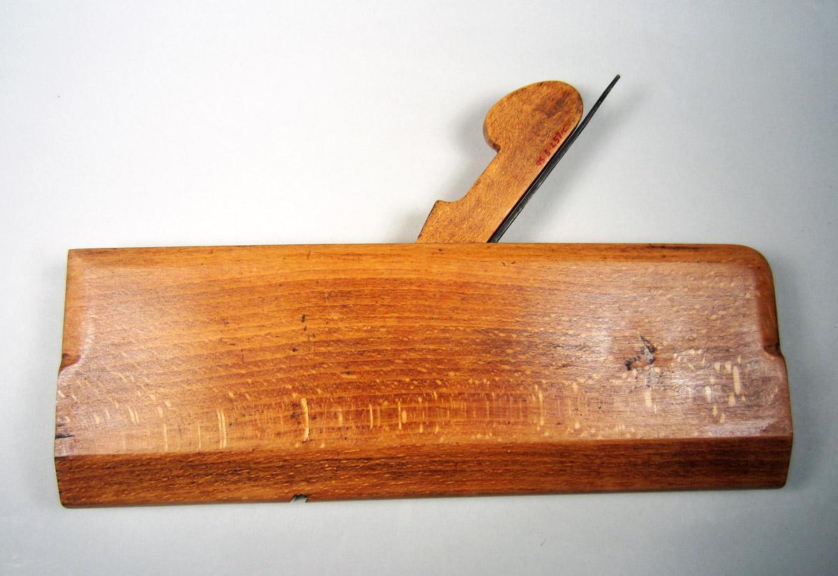 1995.0006.257 A-C Round plane, Back