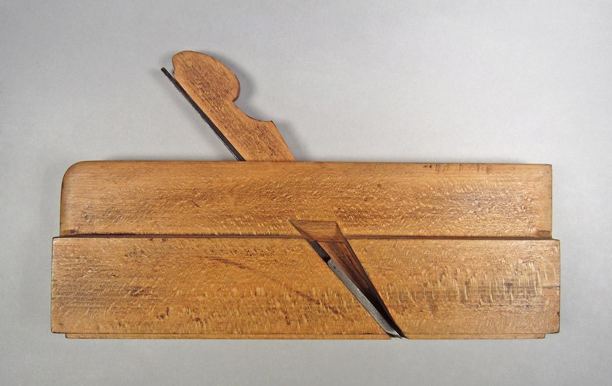 1995.0006.268 A-C, Molding plane, overall side 1