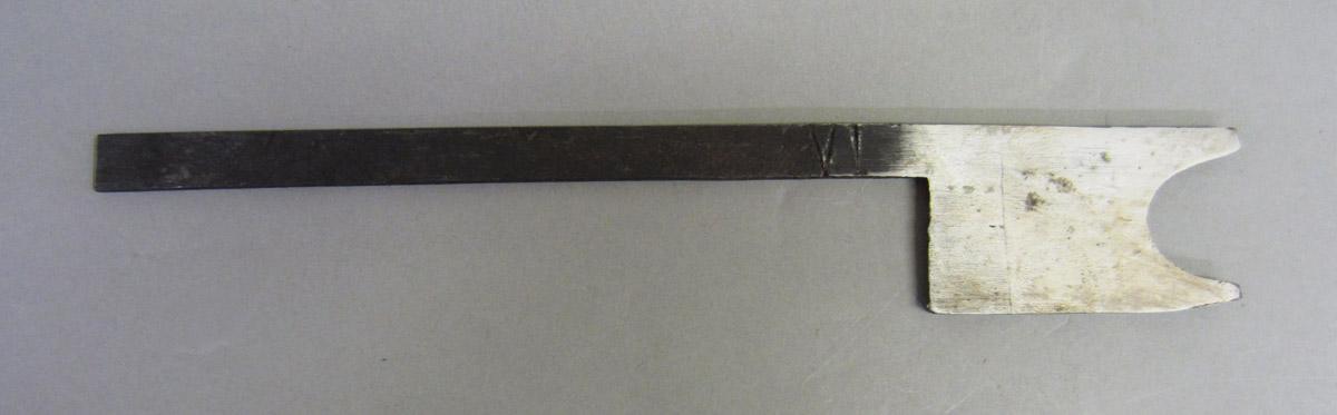 1995.0006.285 B Bead plane, Iron view 2