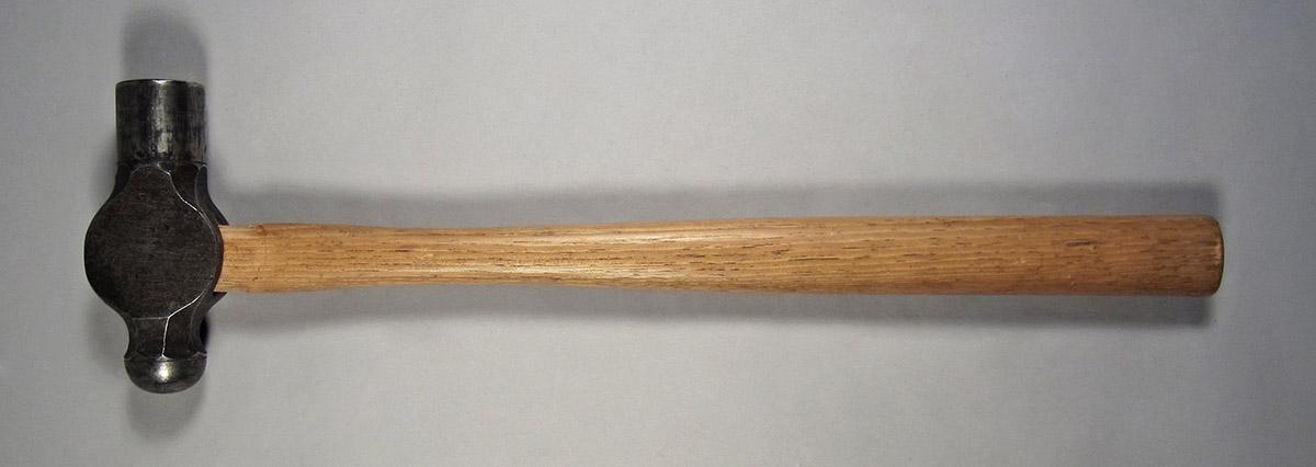 1995.0006.305 A, B, Hammer, side 1