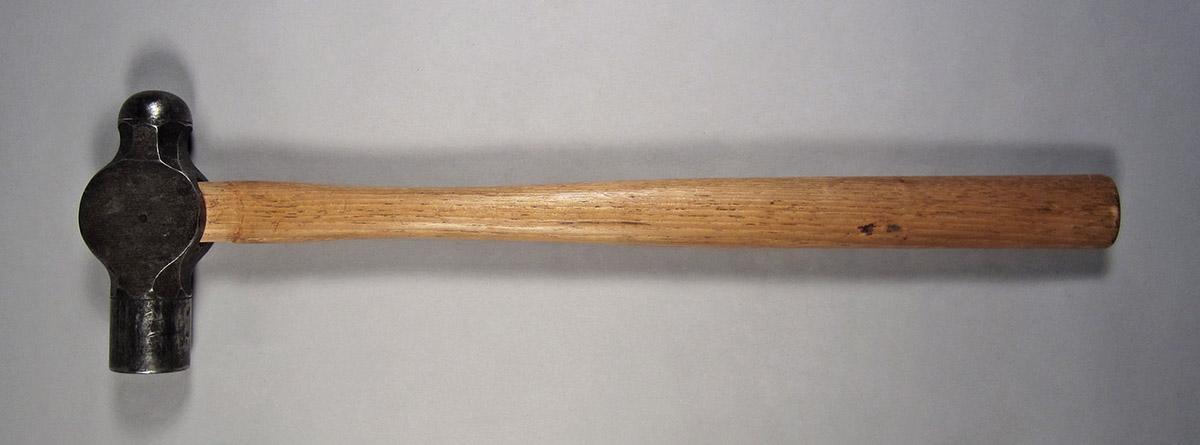 1995.0006.305 A, B, Hammer, side 2