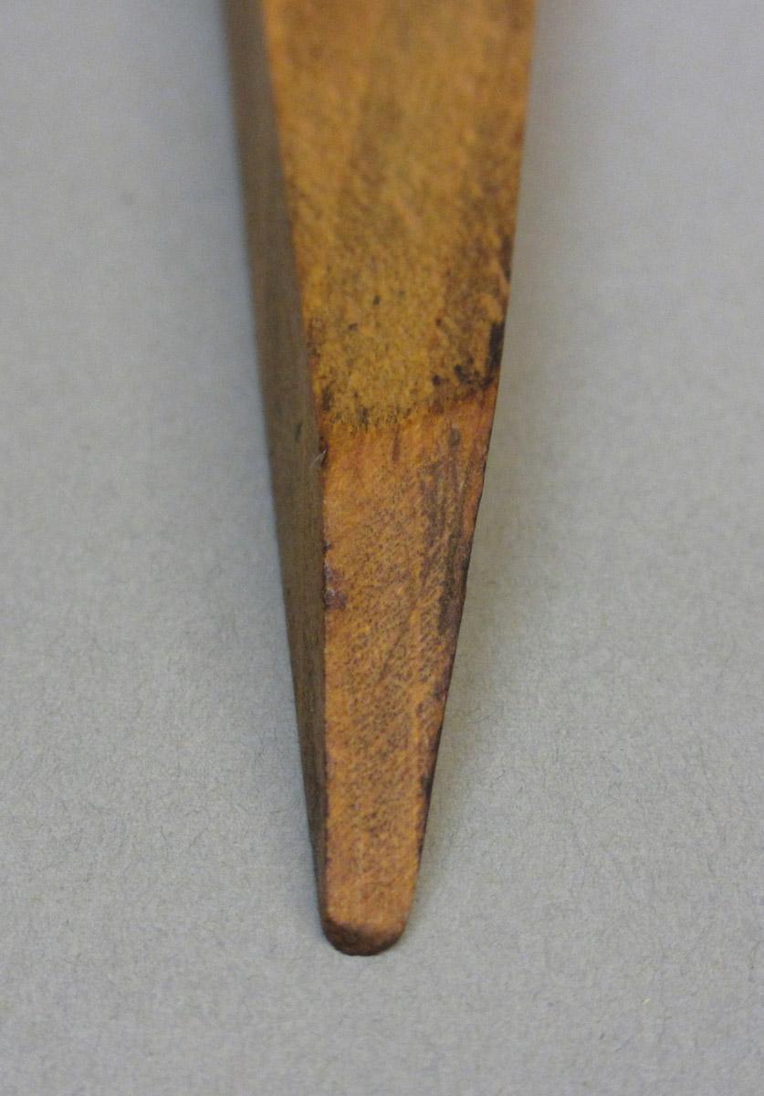 1995.0006.306 Molding plane wedge, detail view 2