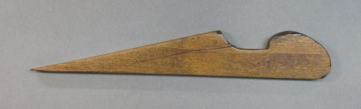 1995.0006.307 Molding plane wedge, rear view
