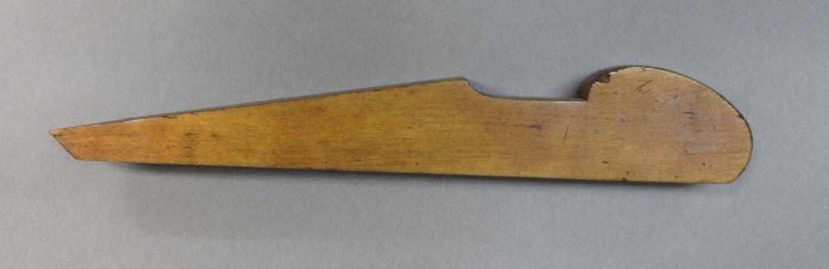 1995.0006.309 Molding plane wedge, rear view