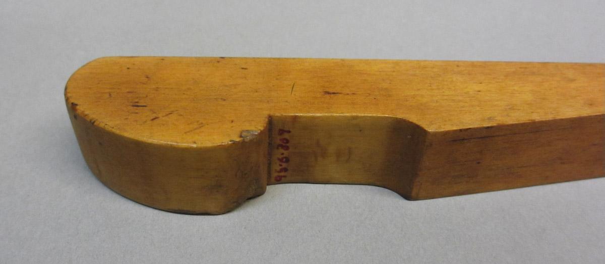 1995.0006.309 Molding plane wedge, detail view 2
