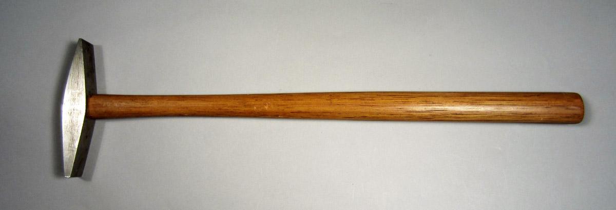 1995.0006.310 Saw-setting hammer, View 2