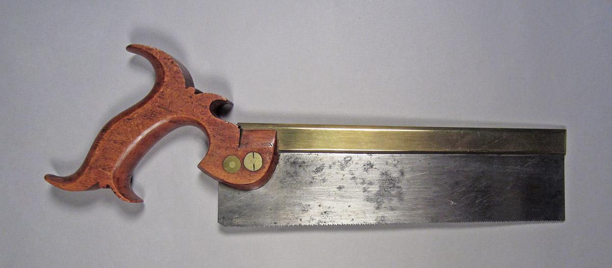 1995.0006.317 A,B, Dovetail saw, side 1