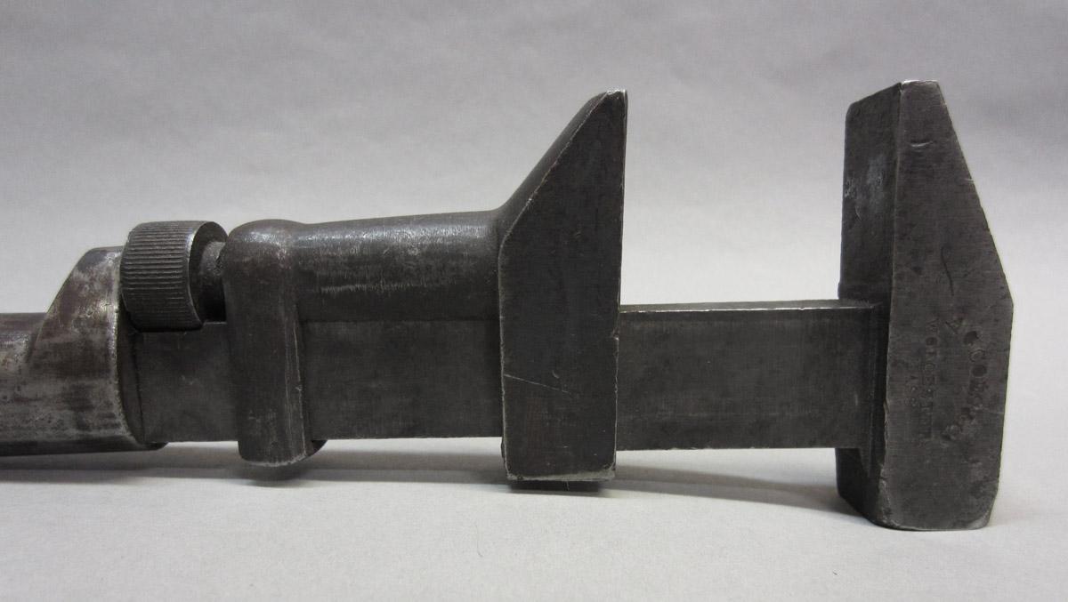1995.0006.321 Screw wrench, jaws detail