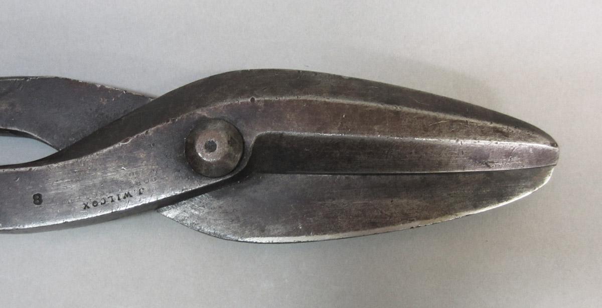 1995.0006.326 Shears, head detail