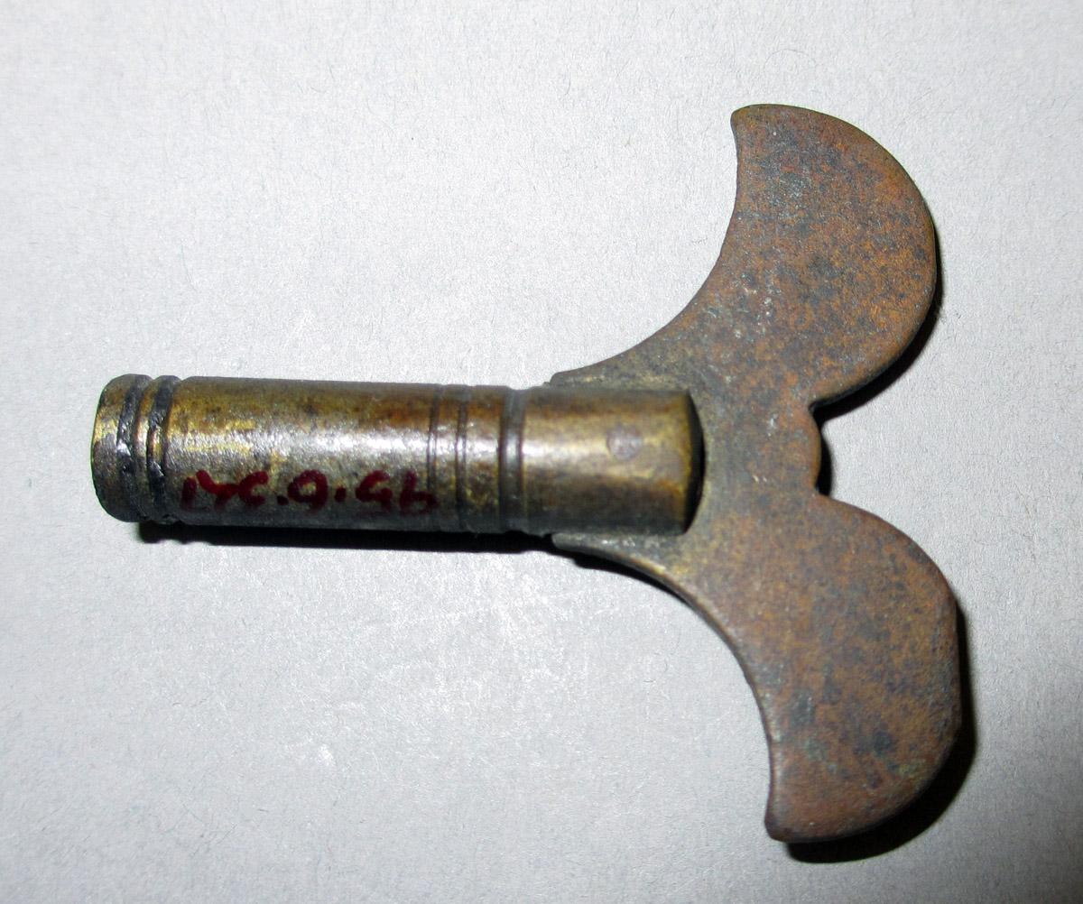 1995.0006.327 Clock key, View 2