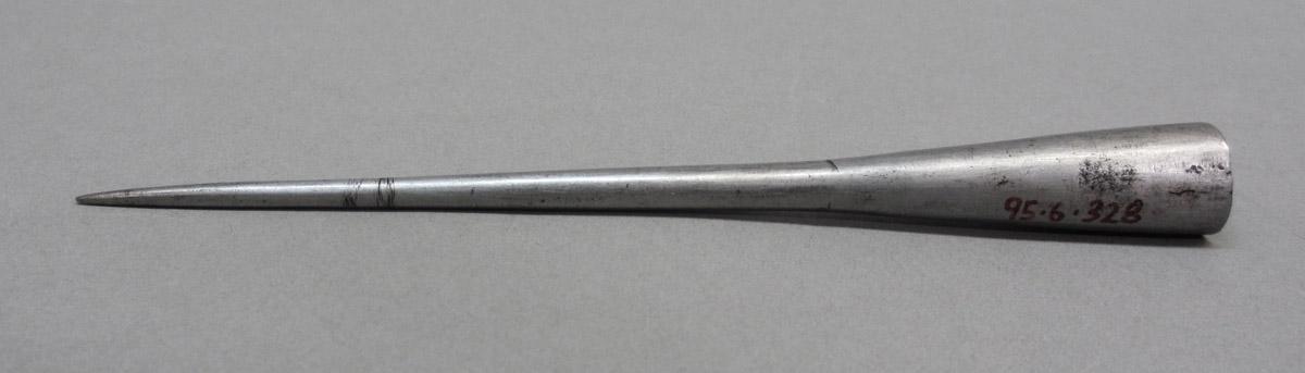 1995.0006.328 Awl blade, side 1