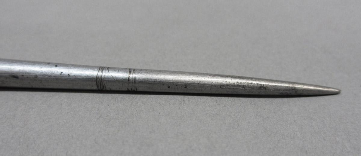 1995.0006.328 Awl blade, tip detail