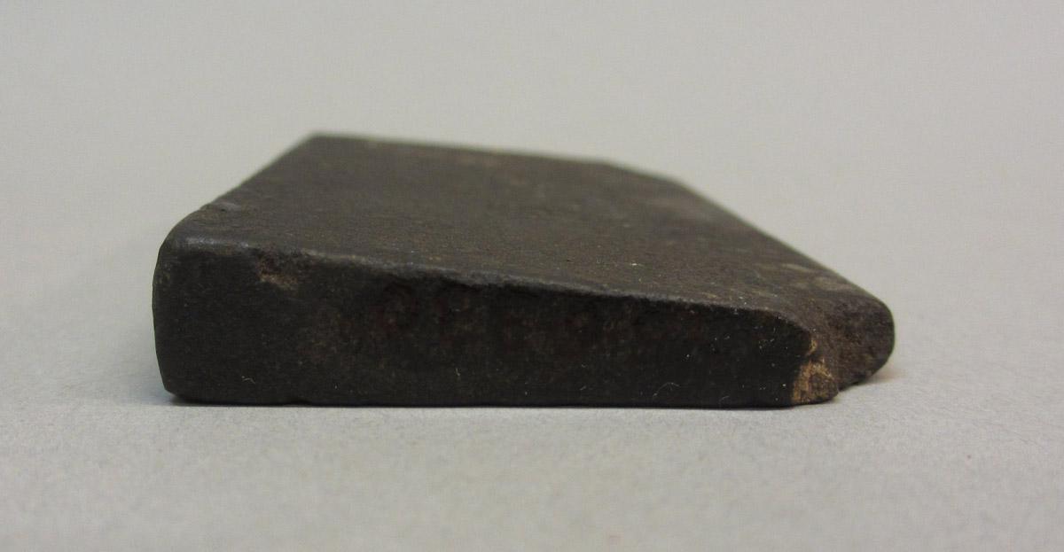 1995.0006.330 Oil stone, Profile