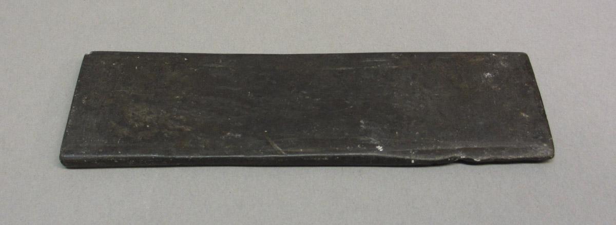 1995.0006.332 Oil stone, rear view