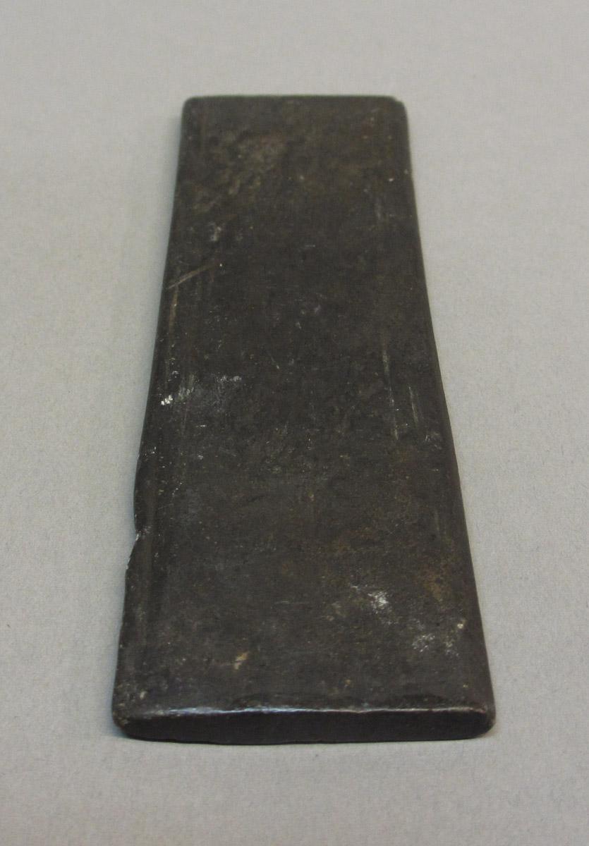 1995.0006.332 Oil stone, side view