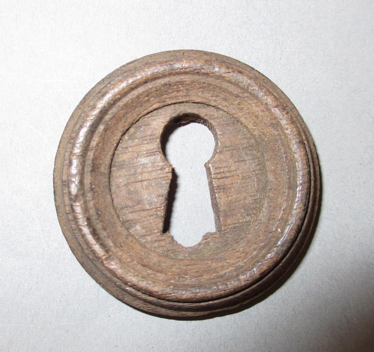 1995.0006.333 Escutcheon, View 1