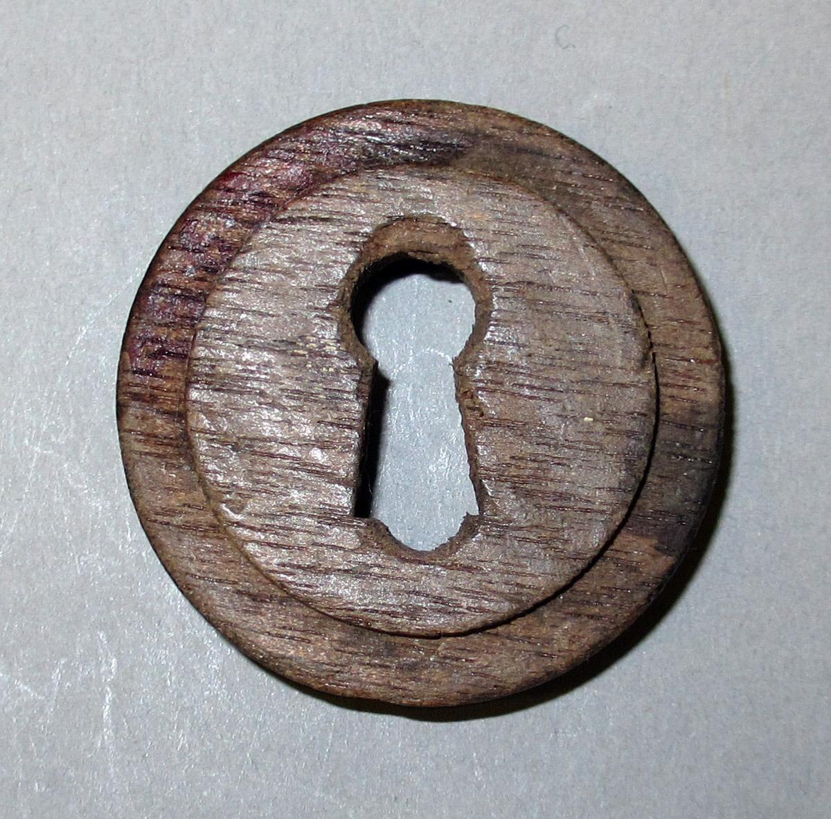 1995.0006.333 Escutcheon, View 2
