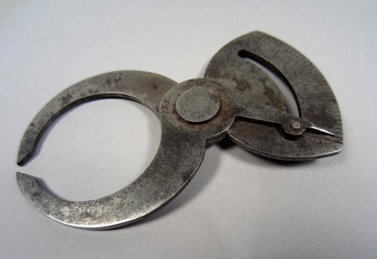 1995.0006.334 Calipers, Side