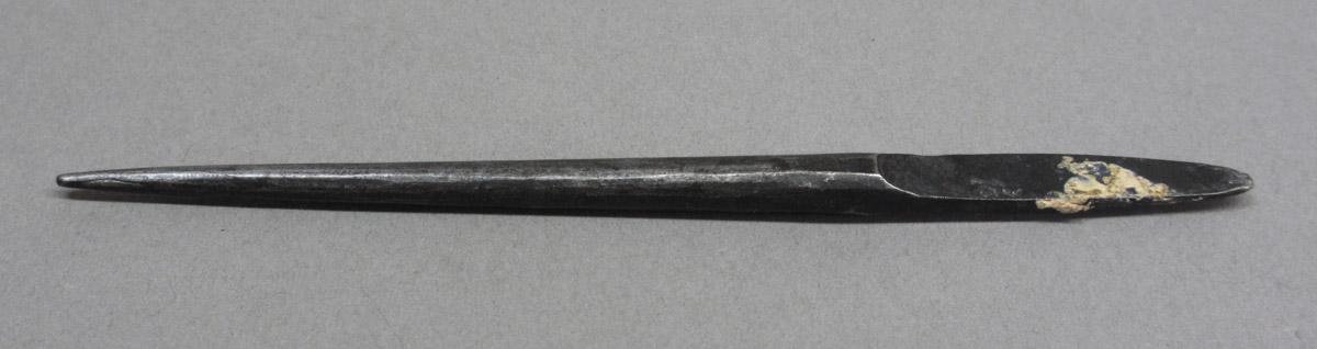 1995.0006.342 Awl blade, side 1