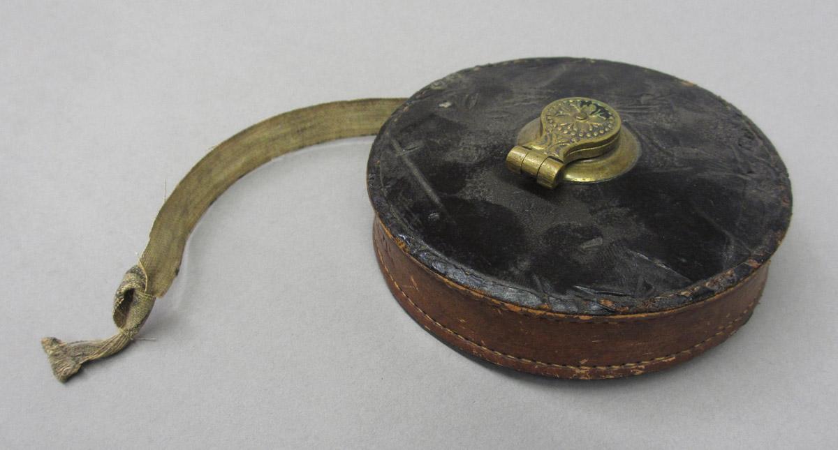 1995.0006.346 Measuring tape