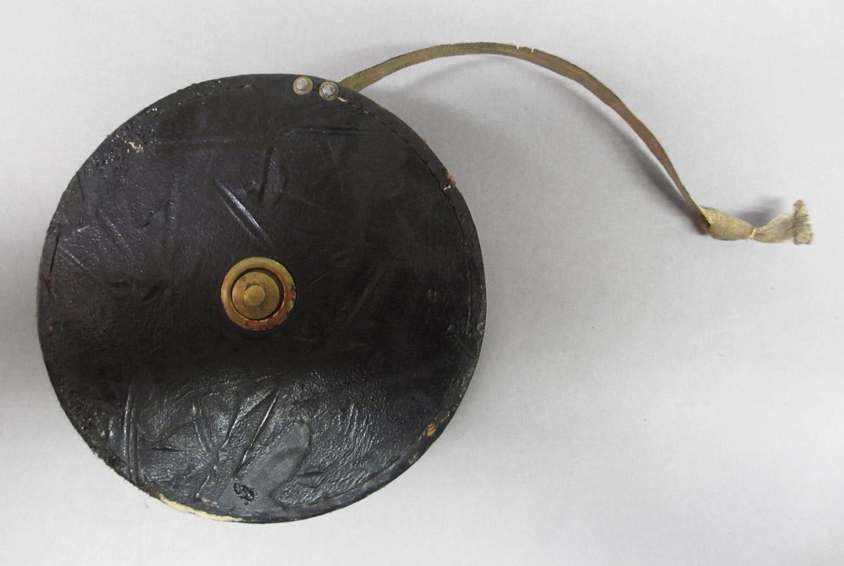 1995.0006.346 Measuring tape, bottom view