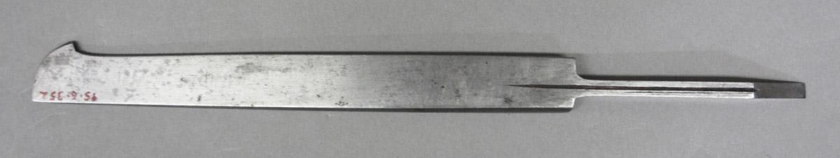 1995.0006.352 Plow plane iron, reverse view
