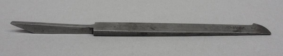 1995.0006.352 Plow plane iron, angle view