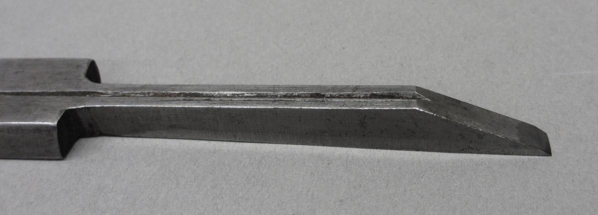 1995.0006.352 Plow plane iron, edge detail