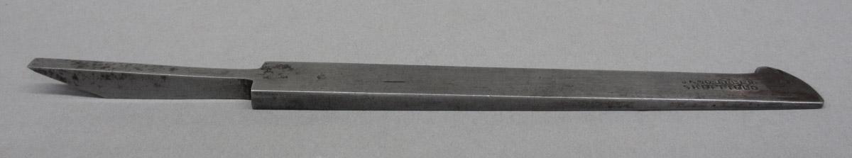1995.0006.353 Plow plane iron, angle view