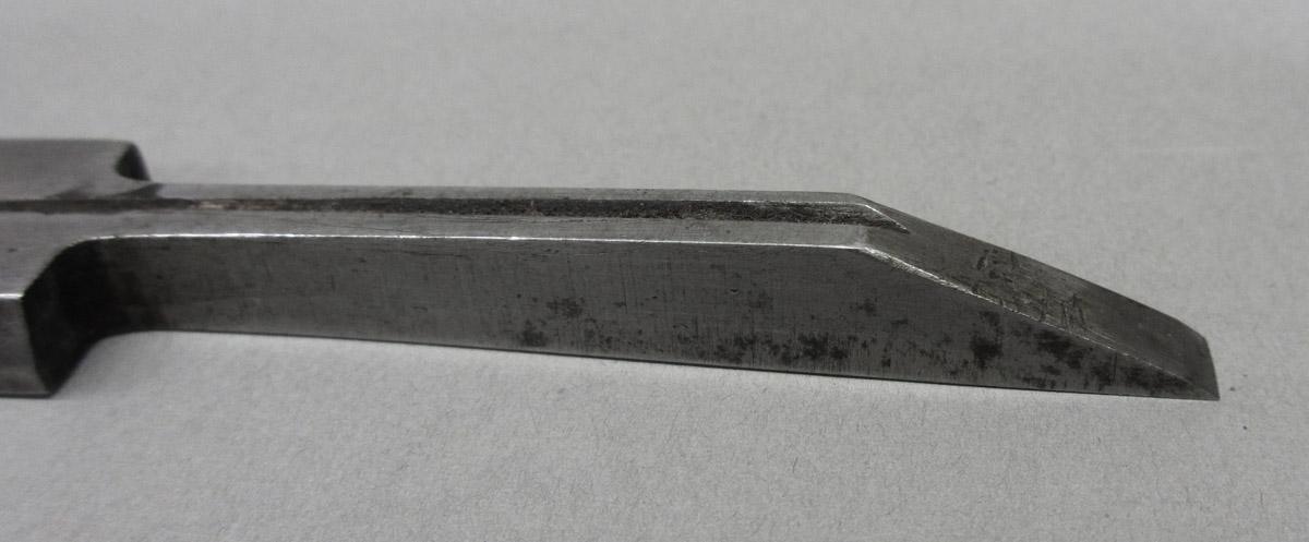 1995.0006.353 Plow plane iron, edge detail