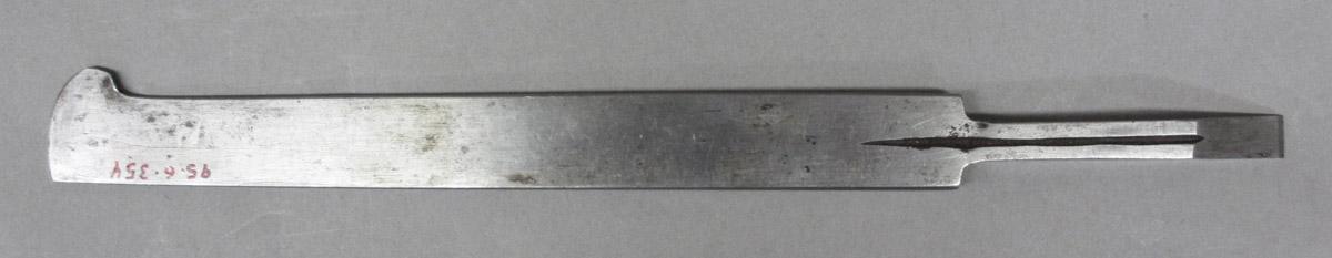 1995.0006.354 Plow plane iron, reverse view