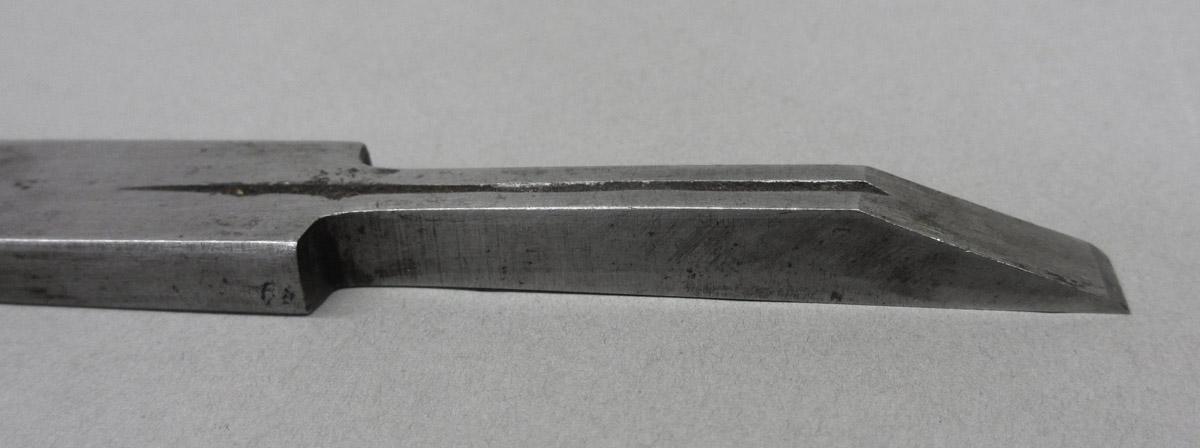 1995.0006.354 Plow plane iron, edge detail
