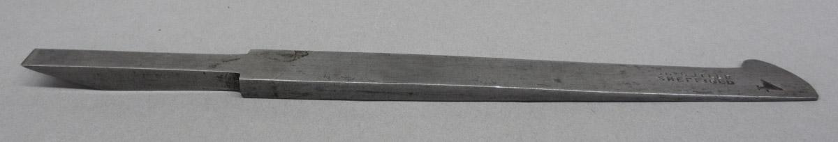1995.0006.355 Plow plane iron, angle view