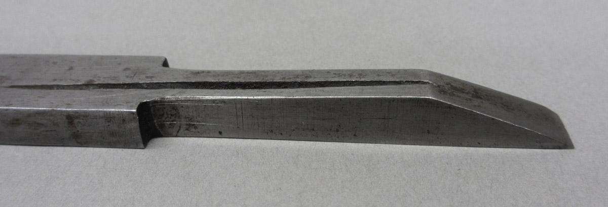 1995.0006.355 Plow plane iron, edge detail