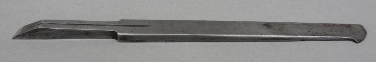 1995.0006.356 Plow plane iron, angle view