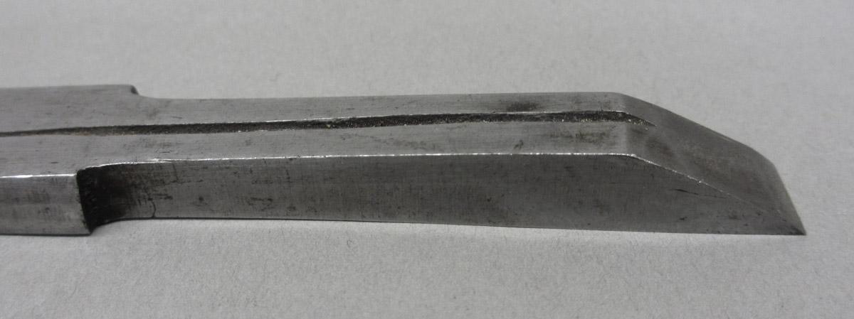 1995.0006.357 Plow plane iron, edge detail