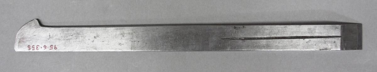 1995.0006.358 Plow plane iron, reverse view