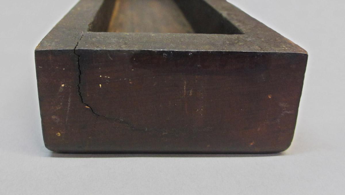 1995.0006.362 Oil stone, detail view 2