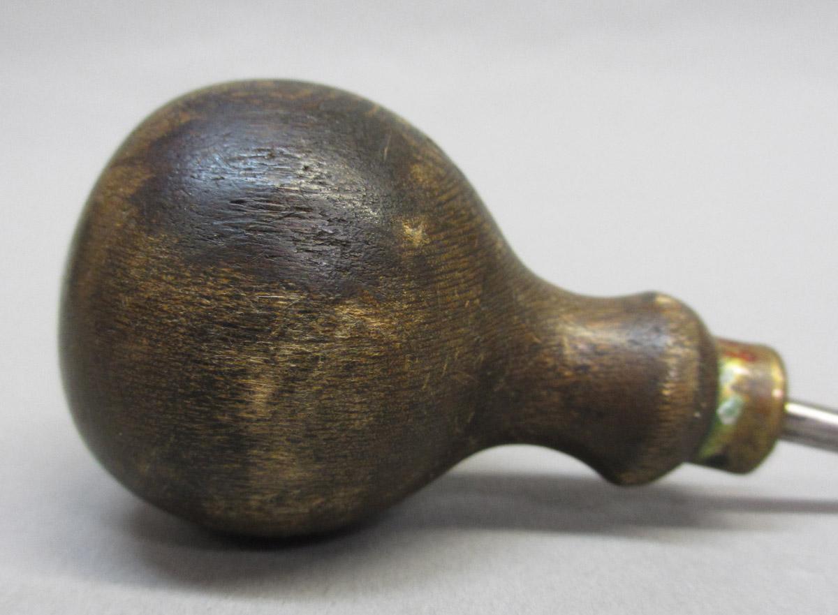 1995.0006.369 Awl, handle detail