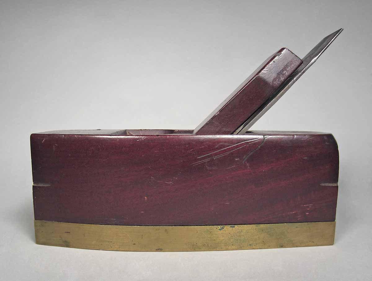 1995.0006.370 A-E, Smoothing plane, overall side 1