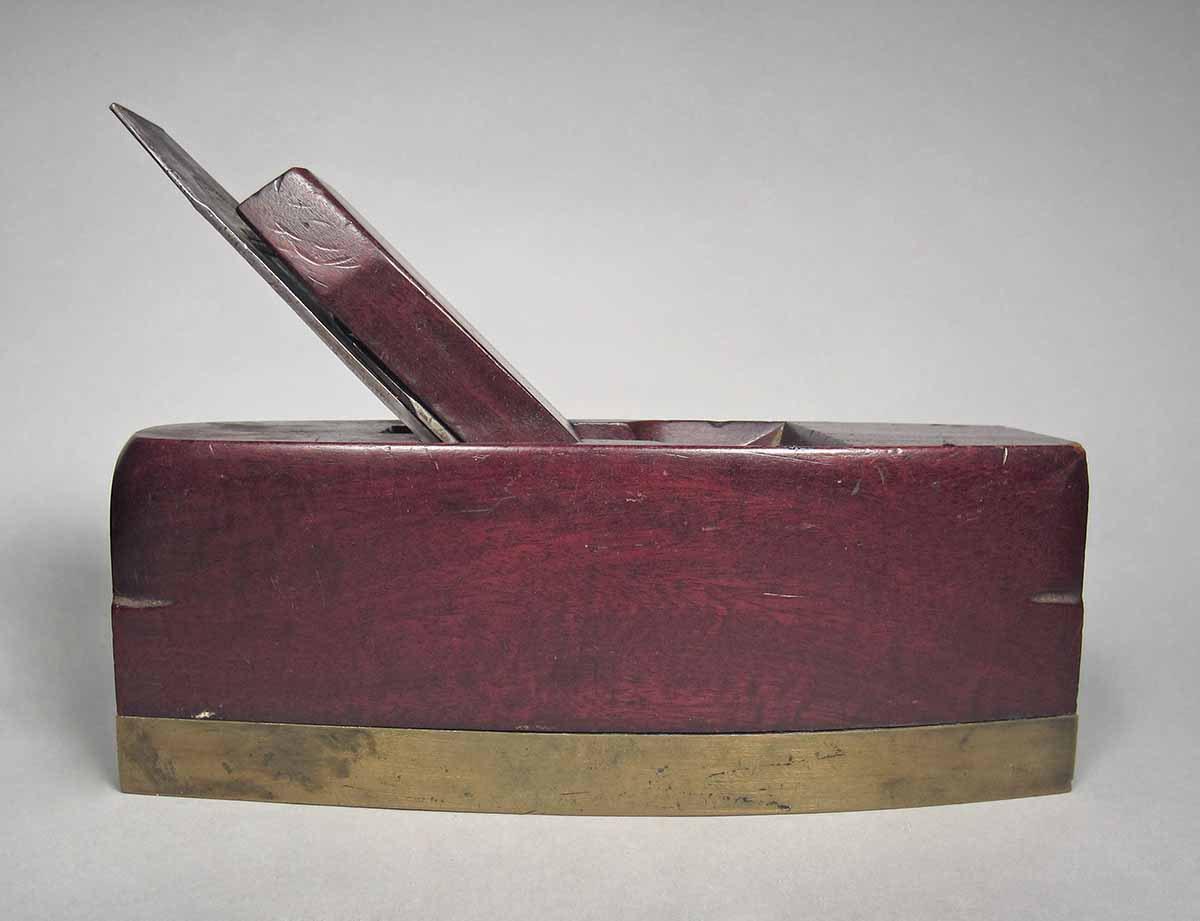 1995.0006.370 A-E, Smoothing plane, overall side 2