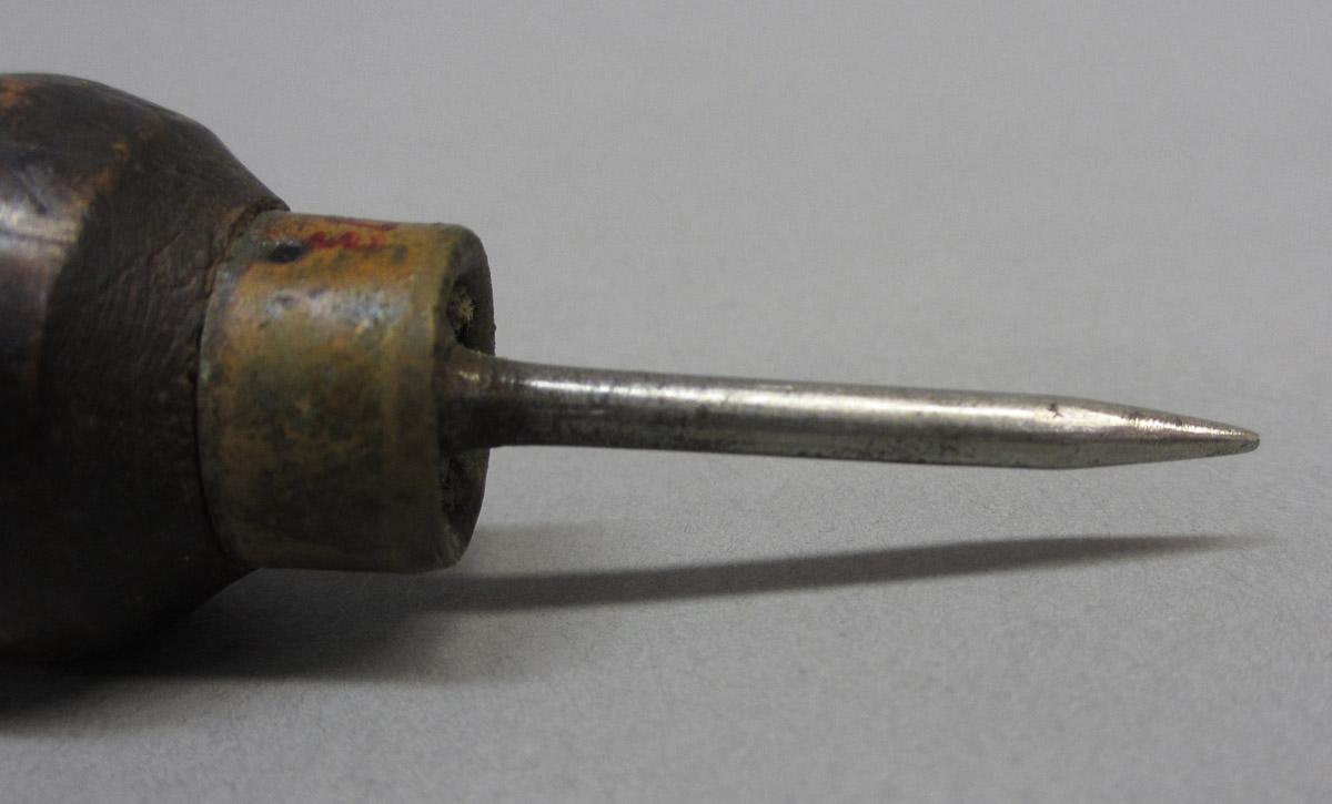 1995.0006.373 Awl, tip detail