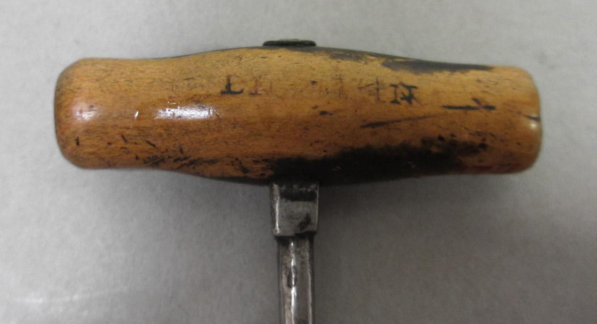 1995.0006.374 Gimlet, handle detail