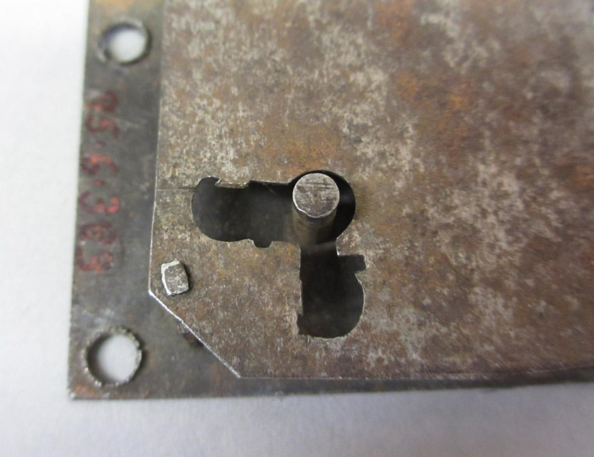 1995.0006.383 Lock, pin detail